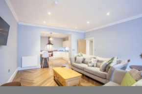 Stylish 2 Bedroom Apartment In Park Circus, West End